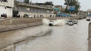 সৌদি আরবে বৃষ্টির পানিতে ডুবে গেছে রাস্তাঘাট